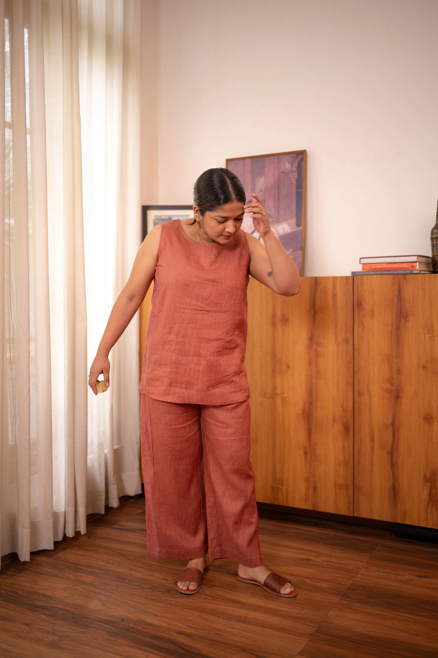 Chikankari Side-Panelled Linen Co-ord Set