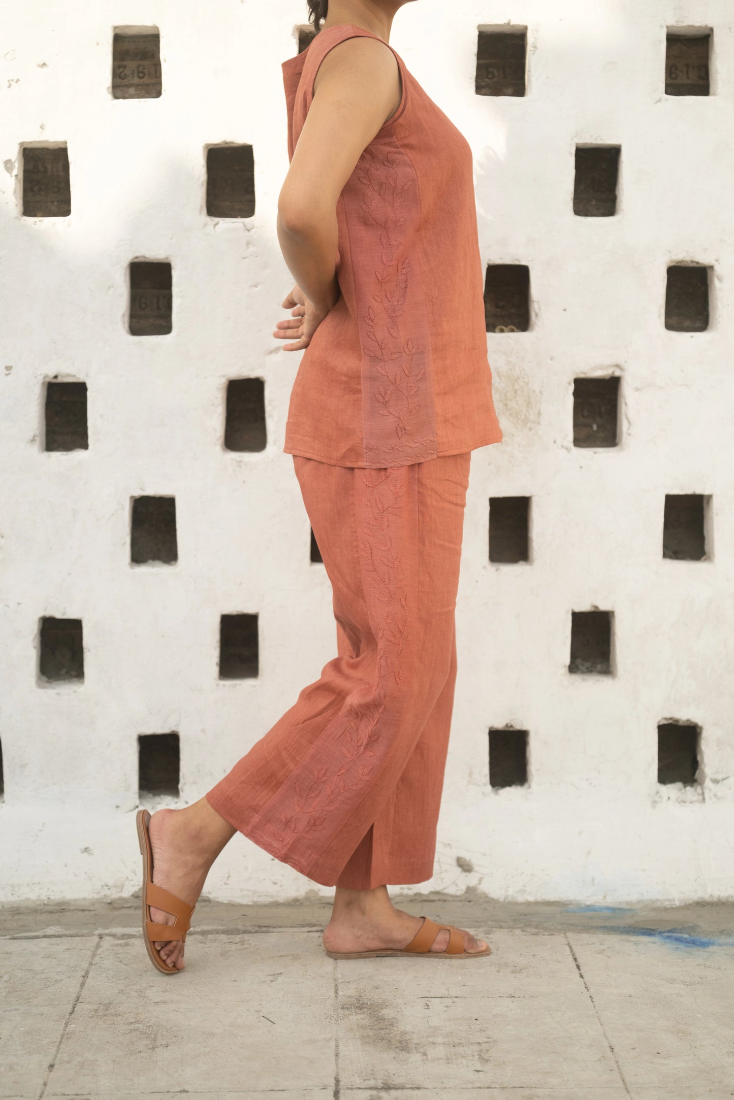 Chikankari Side-Panelled Linen Co-ord Set