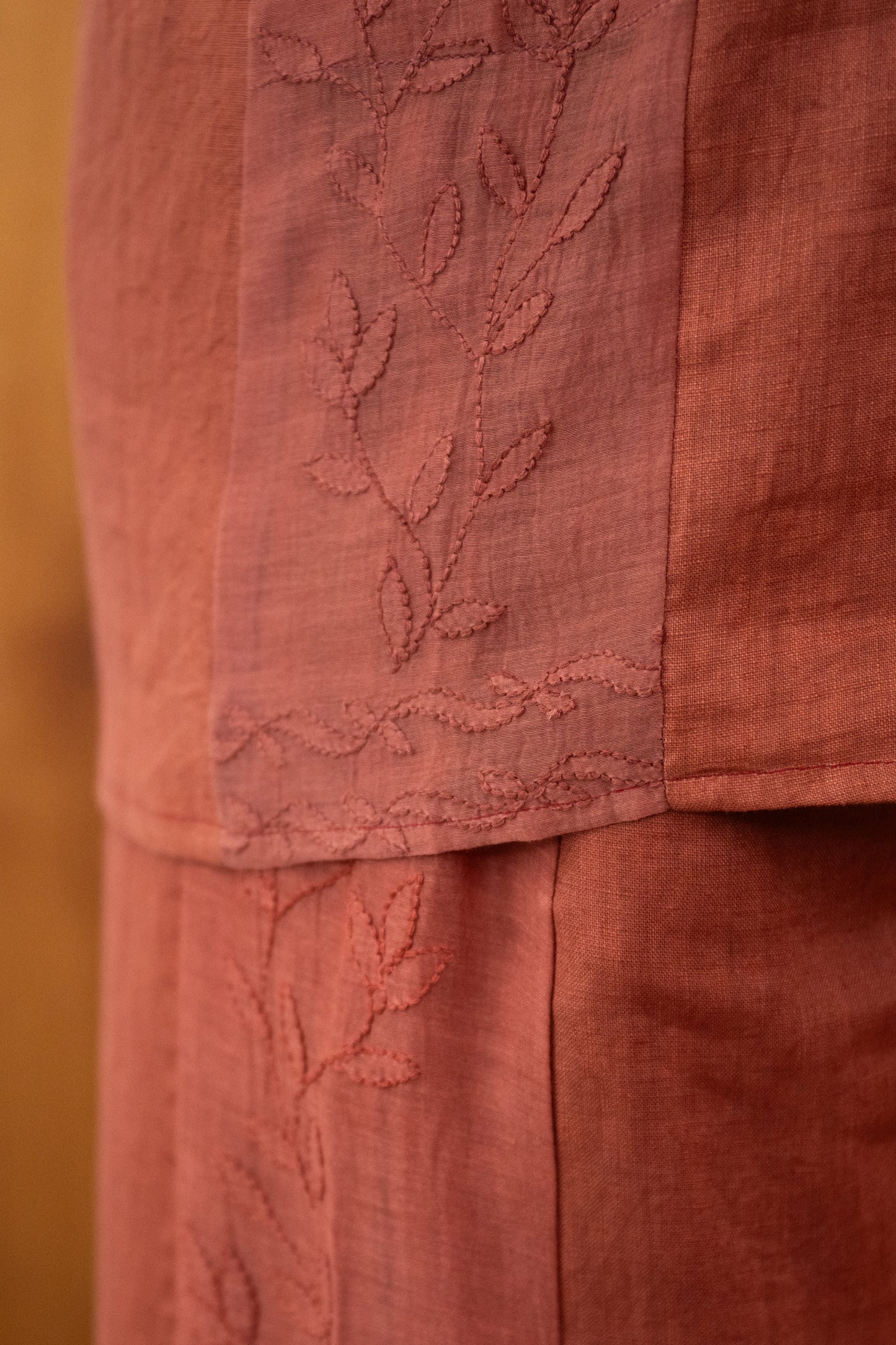 Chikankari Side-Panelled Linen Co-ord Set