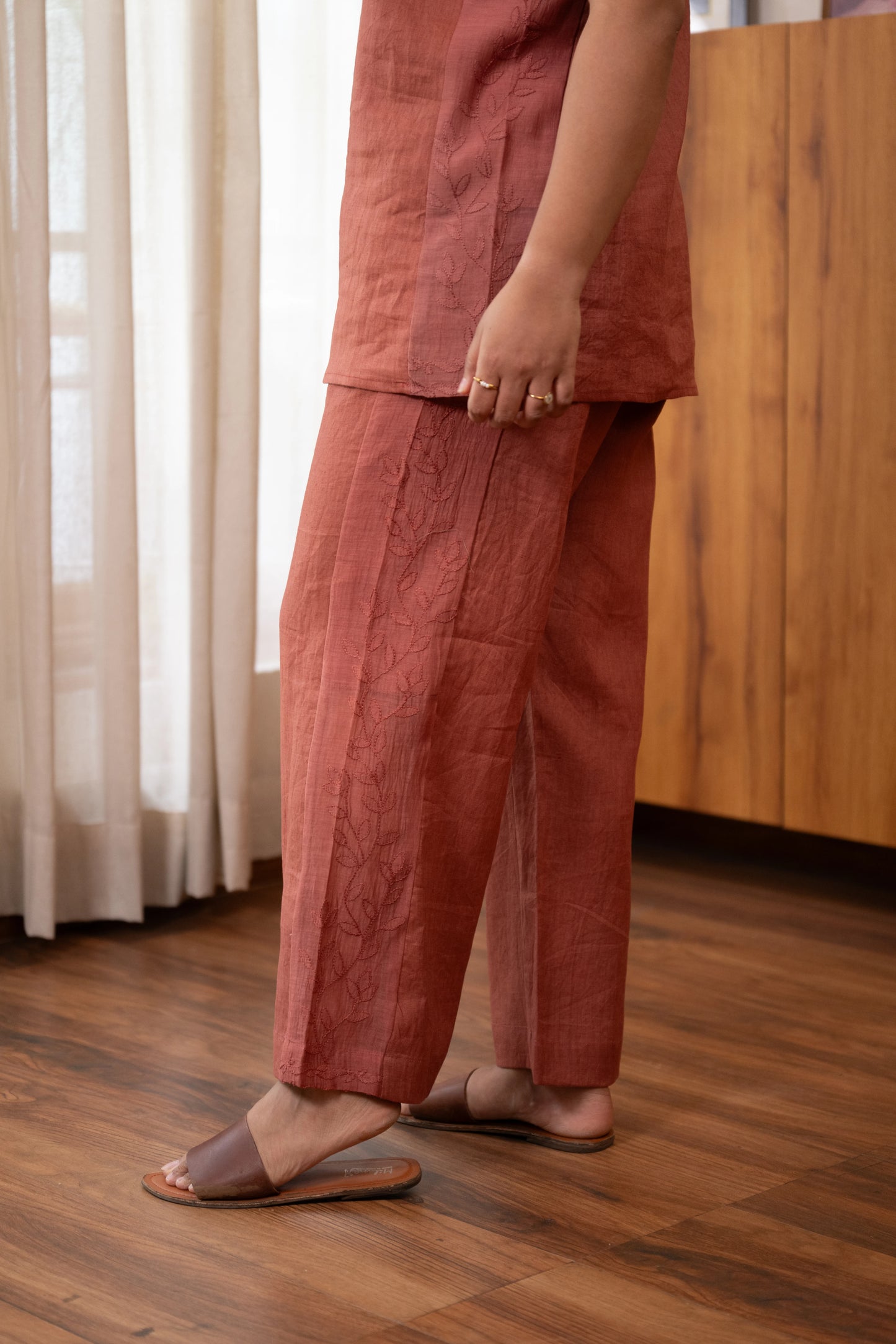 Chikankari Side-Panelled Linen Co-ord Set
